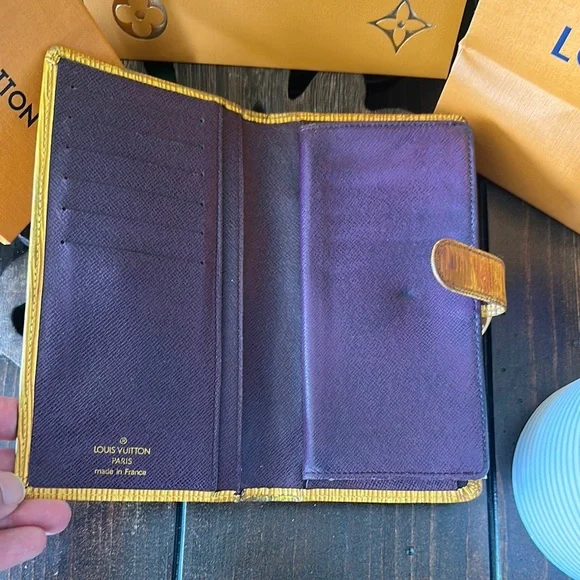 Louis Vuitton Epi Kisslock Long Yellow Gold Wallet - Picture 5 of 12